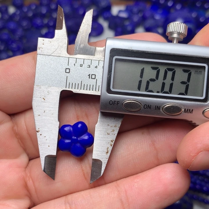 青金石未镶嵌梅花