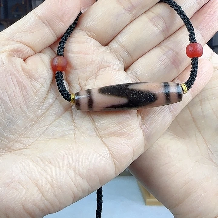 玛瑙/玉髓颈饰合金曲贡