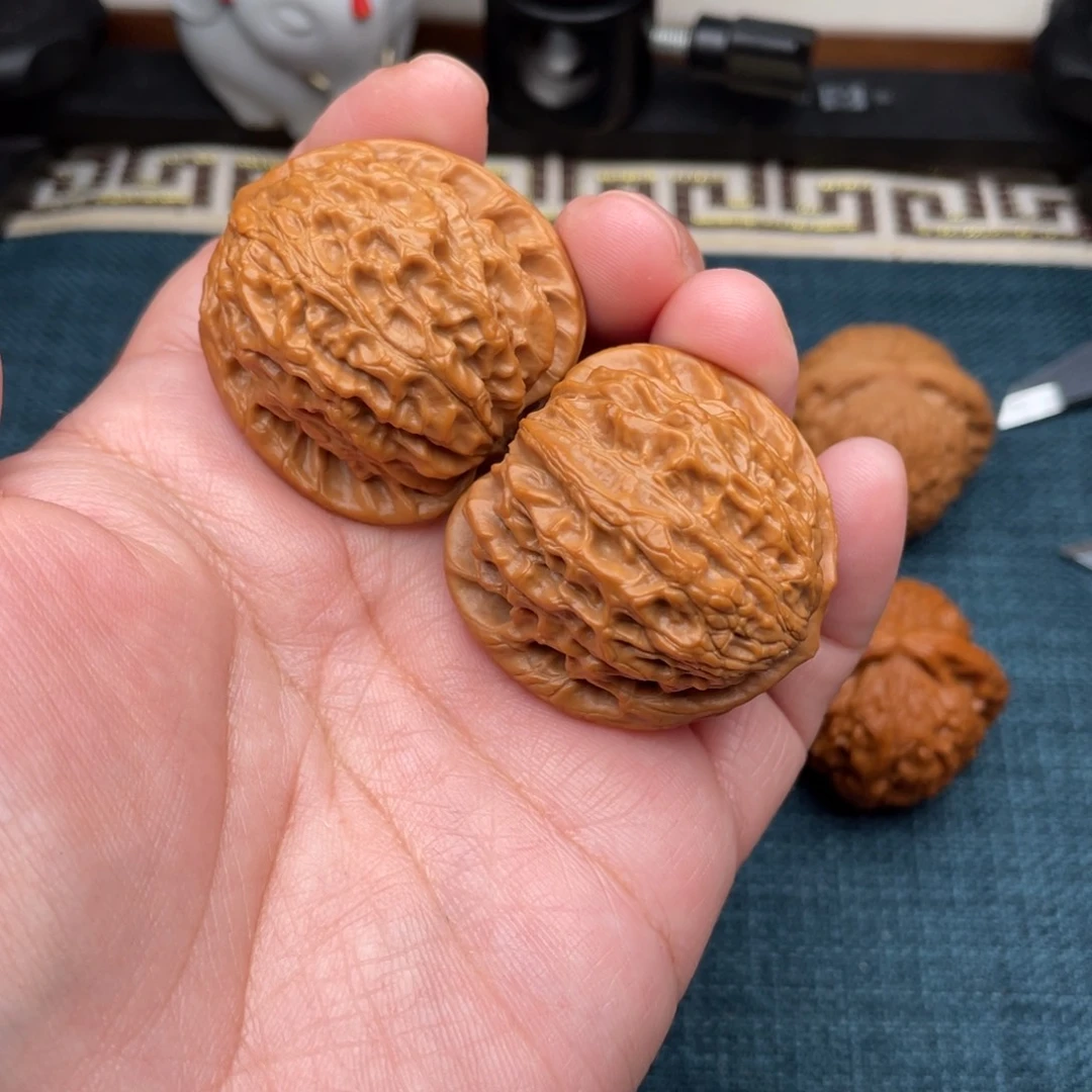 文玩核桃把件全品金牛39