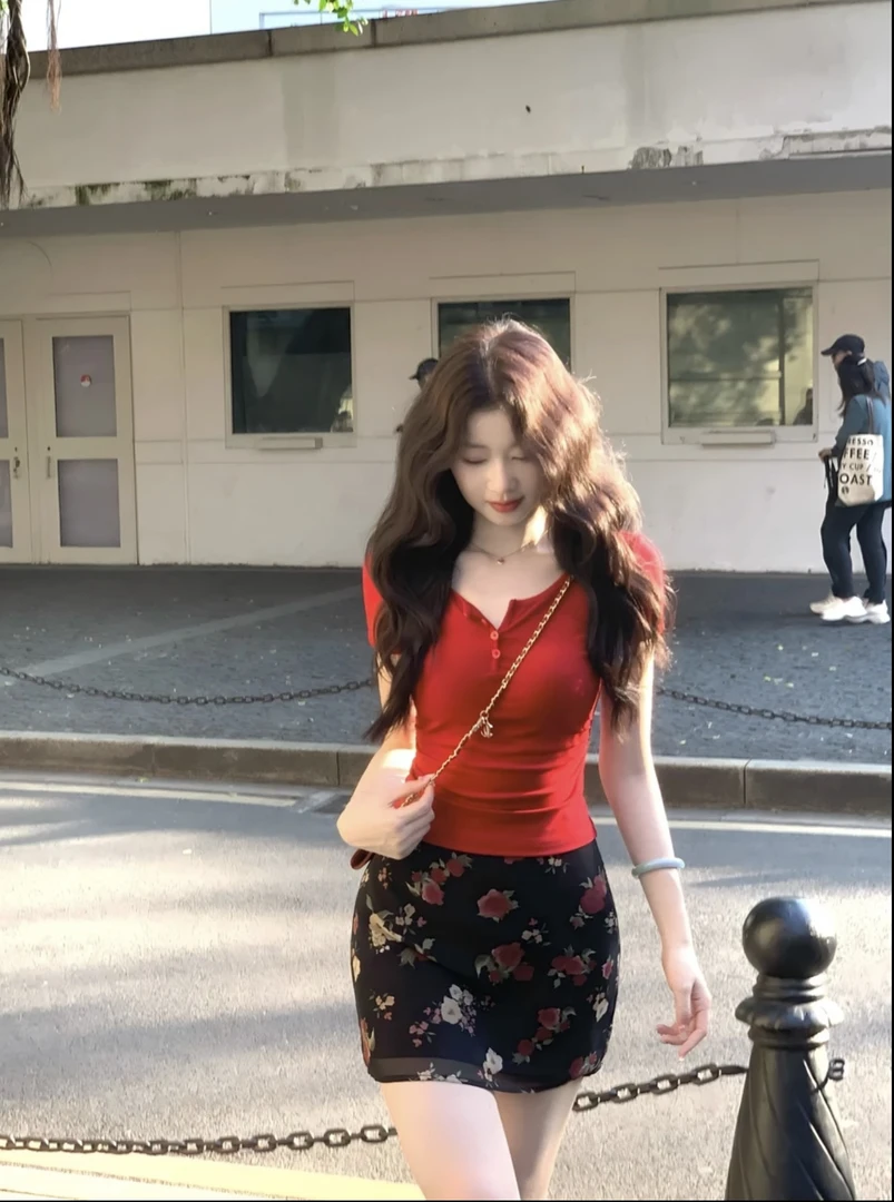 夏季时尚纯欲风短款上衣玫瑰短裙两件套装穿搭