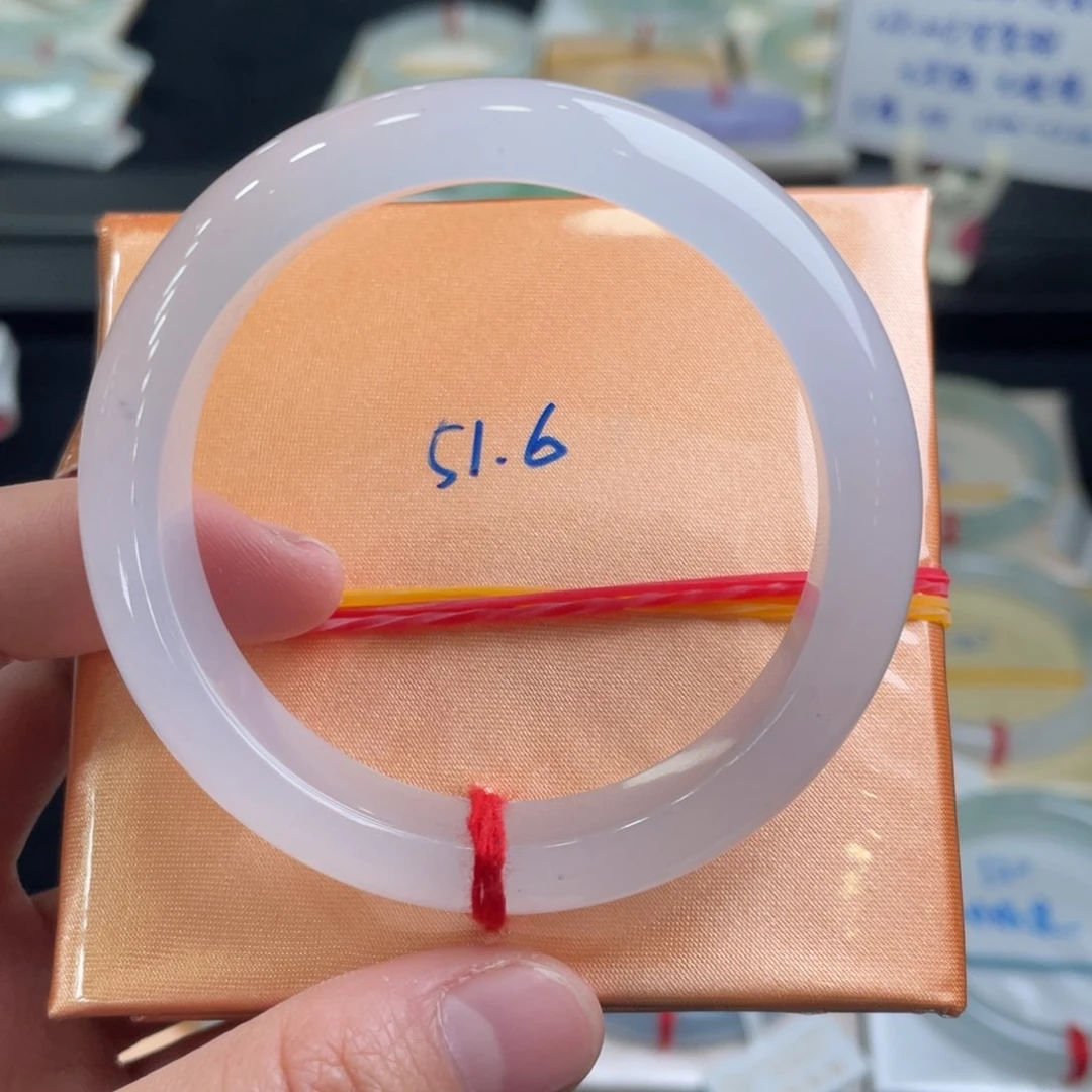 翡翠手镯未镶嵌翡翠手镯