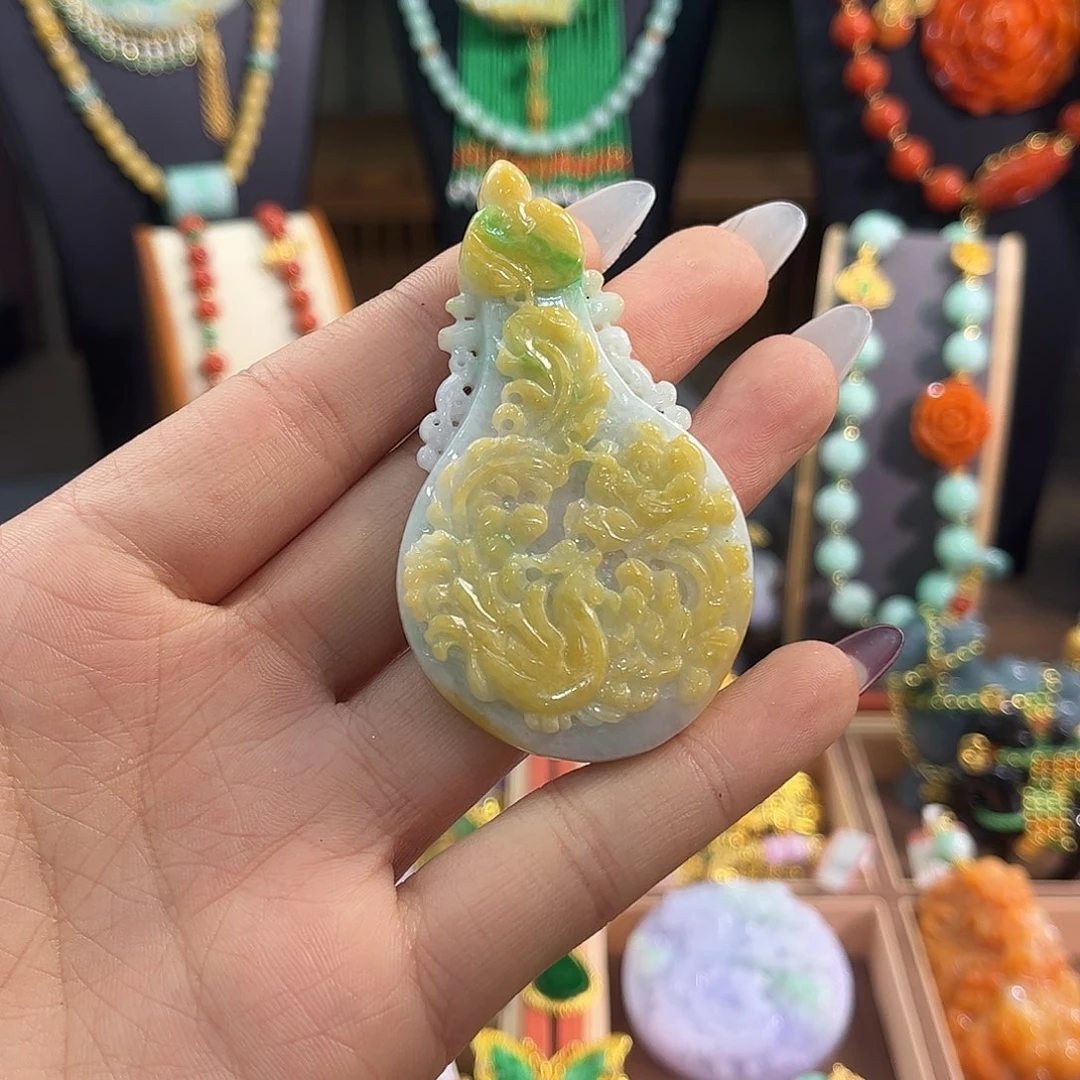 翡翠未镶嵌颈饰炸