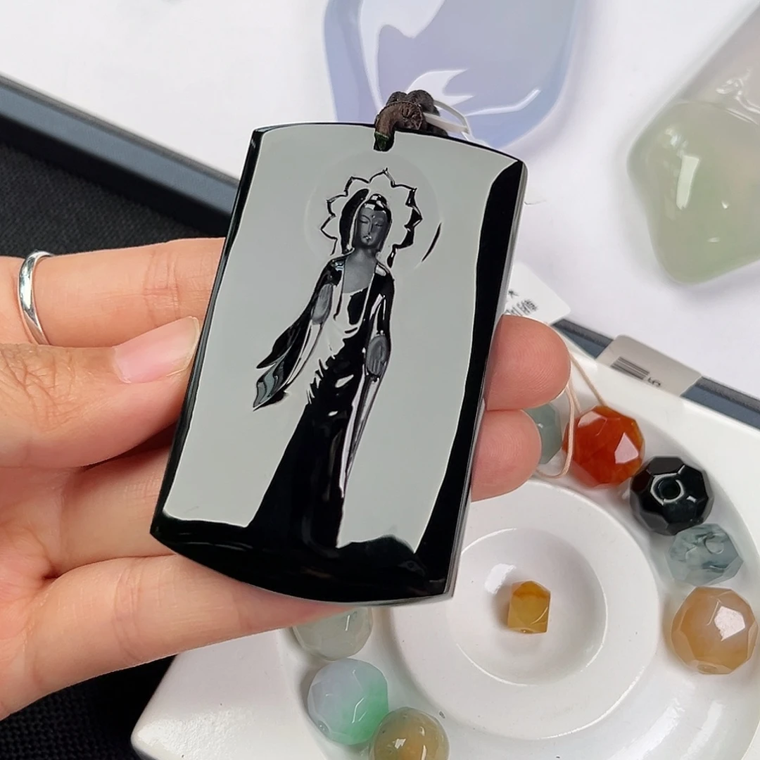 翡翠未镶嵌颈饰墨翠。