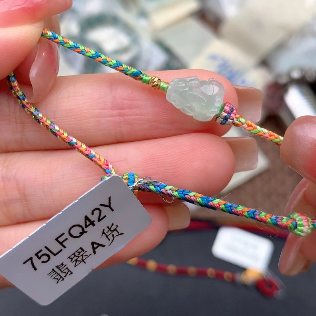 18K金镶嵌挂件翡翠