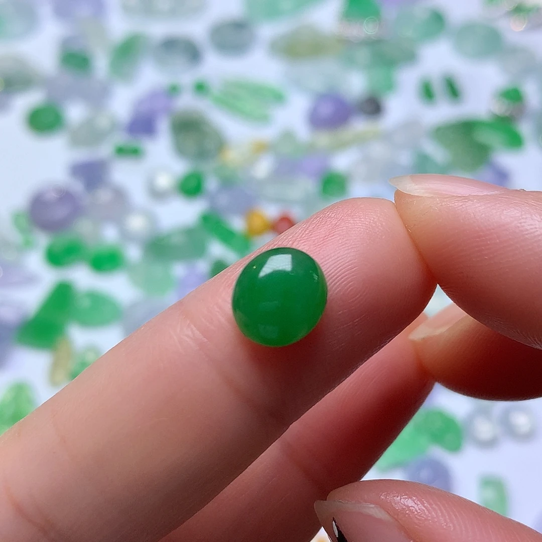 翡翠未镶嵌颈饰蛋