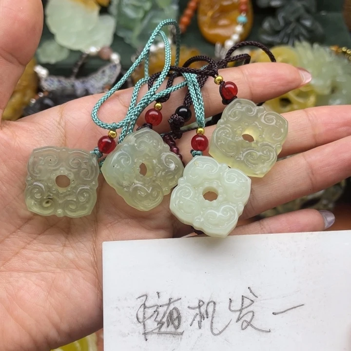 蛇纹石玉未镶嵌吊坠
