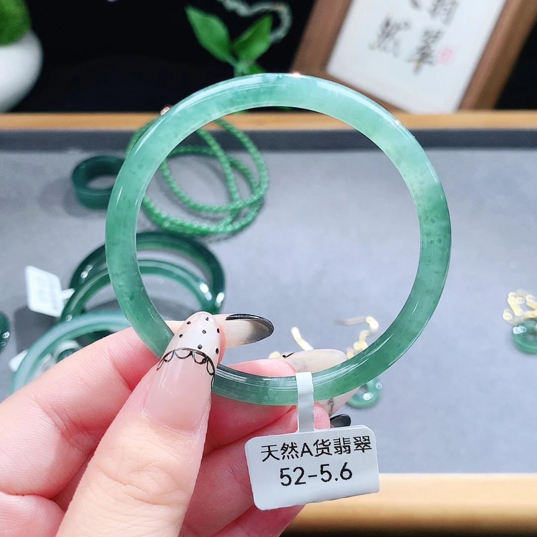 翡翠手镯（圆镯）未镶嵌