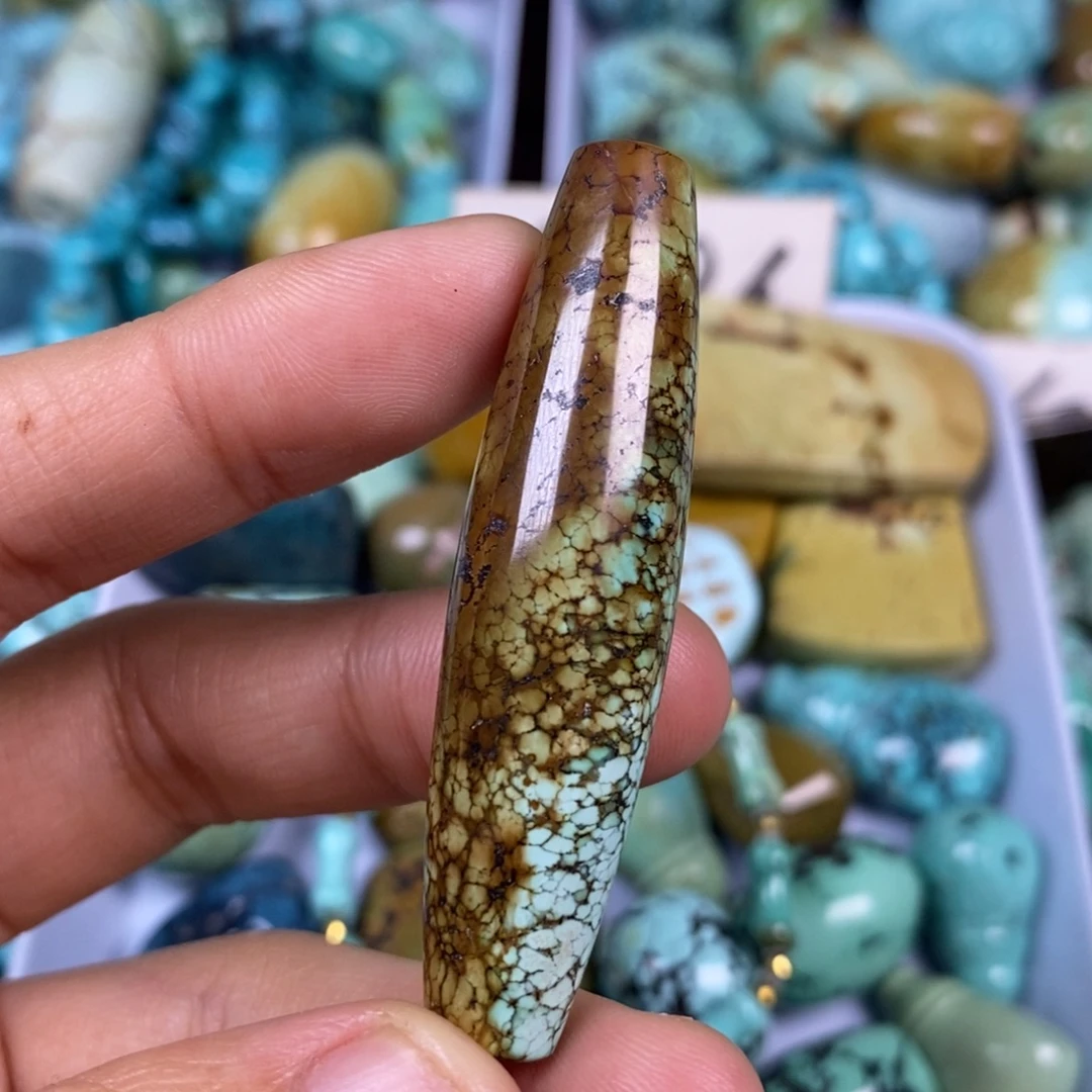 绿松石未镶嵌颈饰