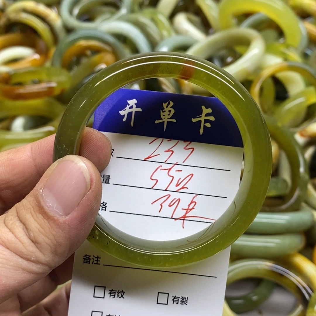 蛇纹石玉未镶嵌手镯