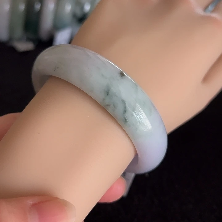 翡翠未镶嵌手镯编号18811圈口59.8