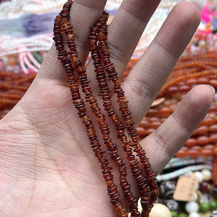 玛瑙/玉髓珠宝半成品未镶嵌一条深色琥珀碎石