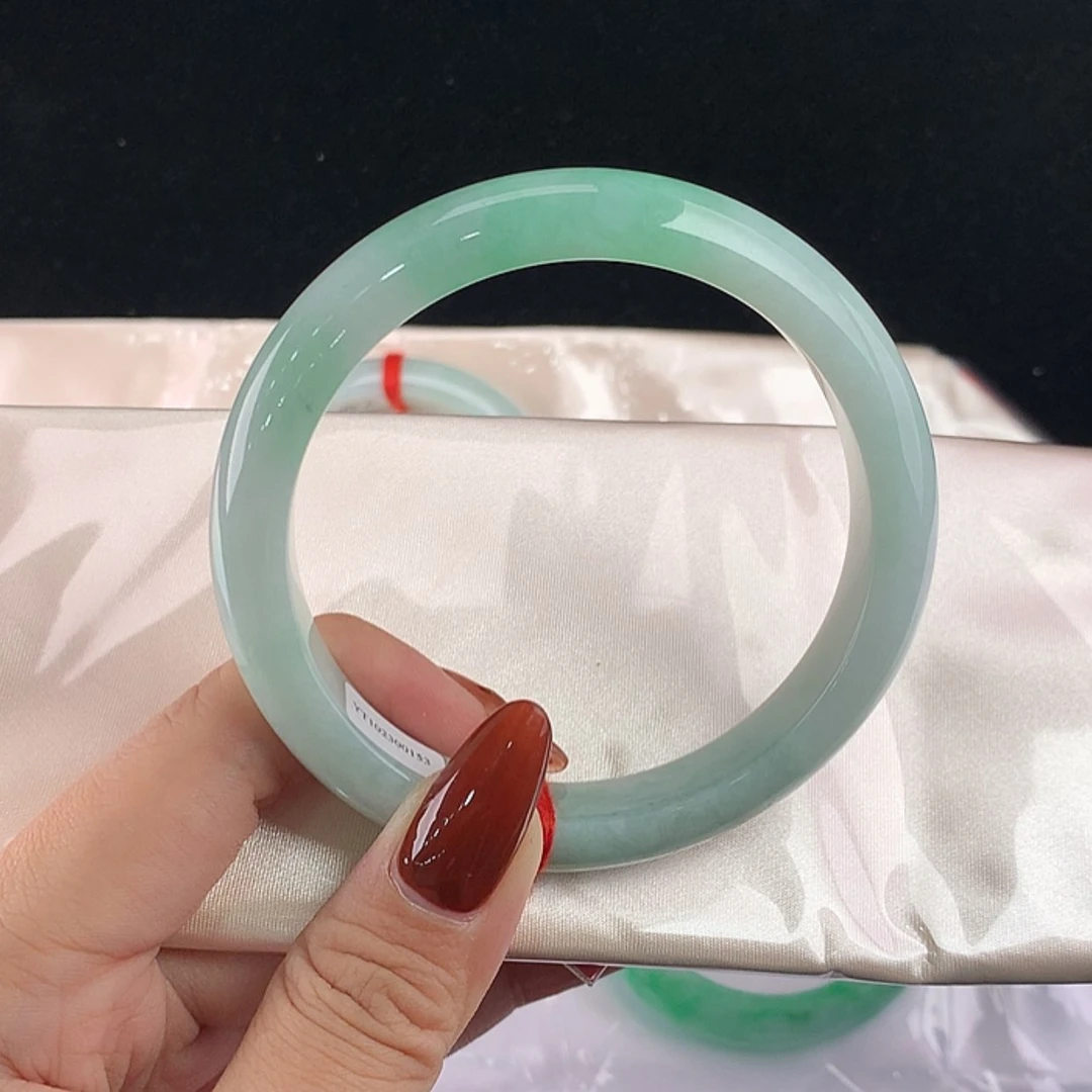【闪购商品】未镶嵌手镯翡翠正64