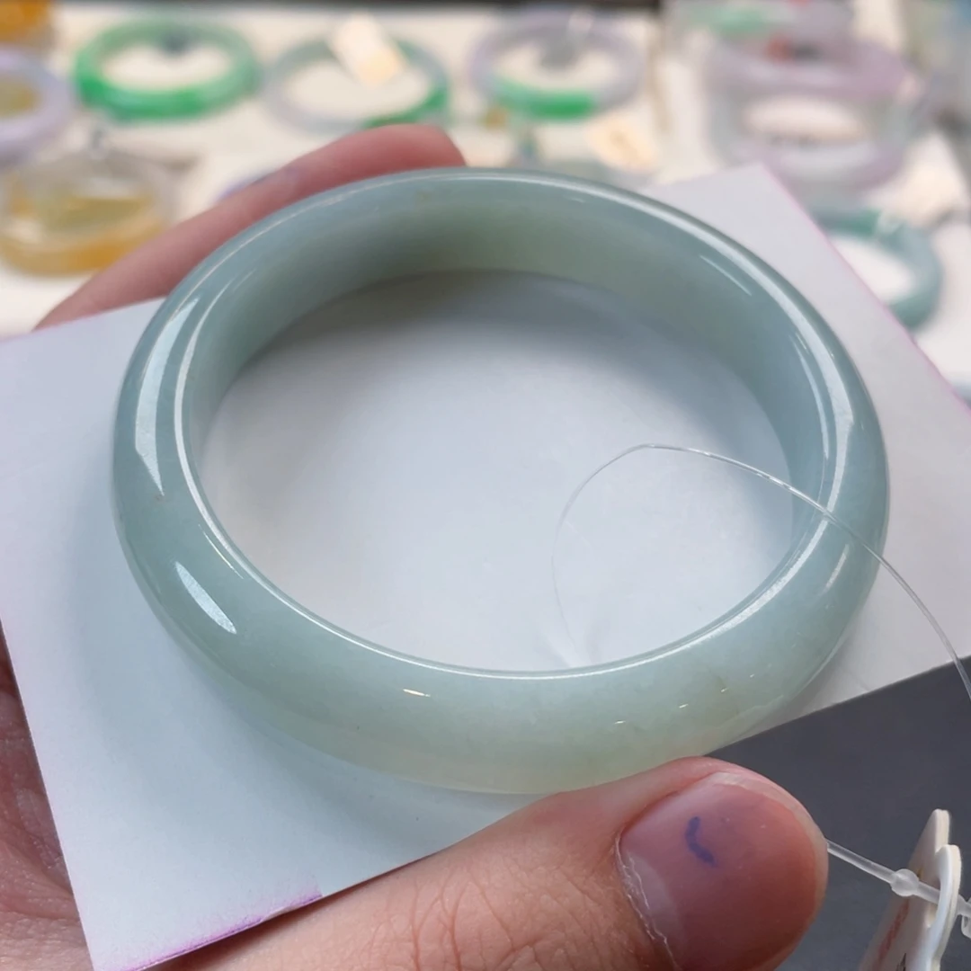 翡翠手镯未镶嵌58正圈 有纹