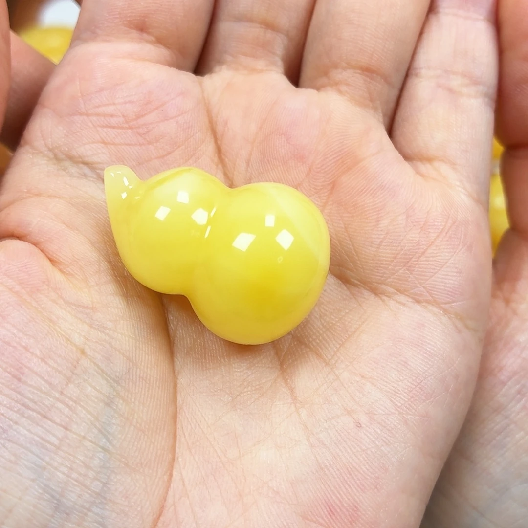 T***y蜜蜡未镶嵌颈饰焦皮葫芦