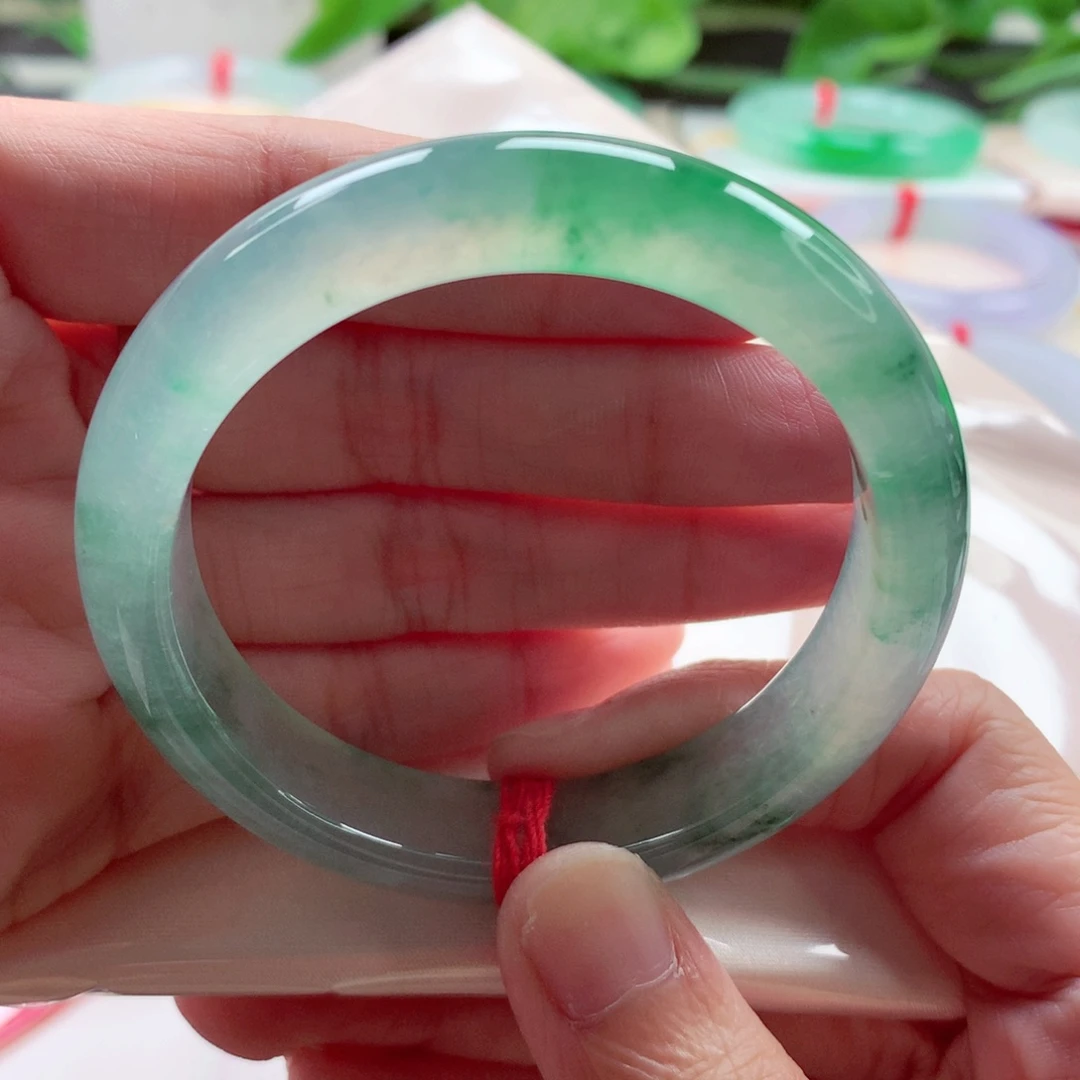 翡翠未镶嵌手镯52.3炸光高冰起钢飘阳绿毕业A