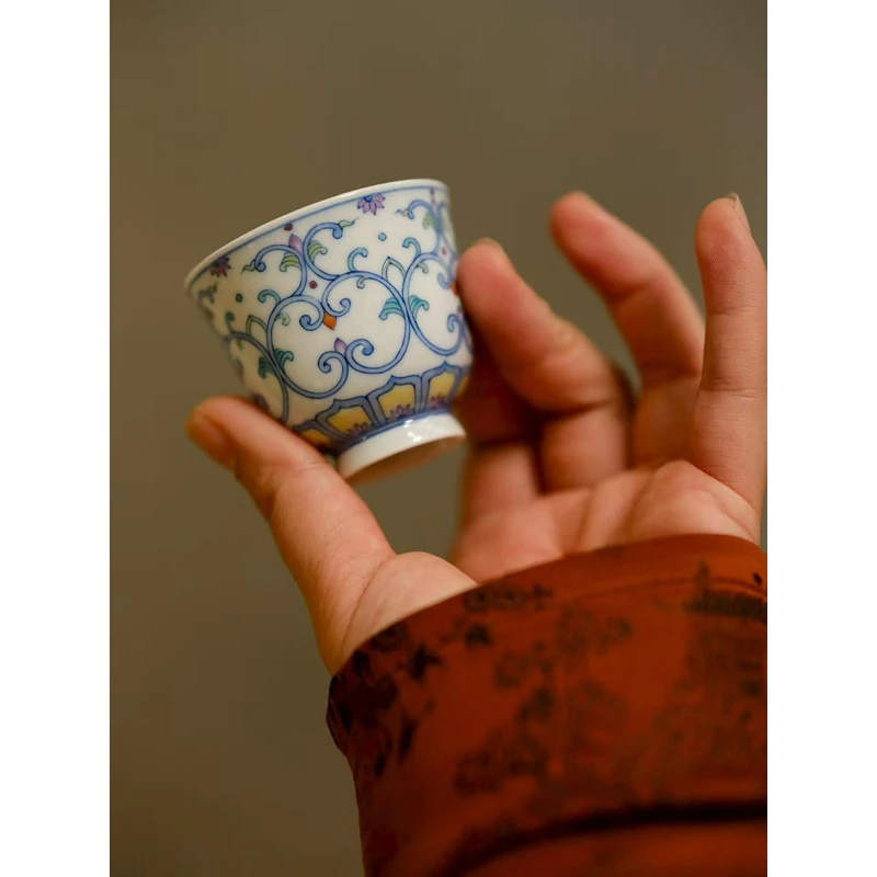 拾真堂忍冬纹聚香杯