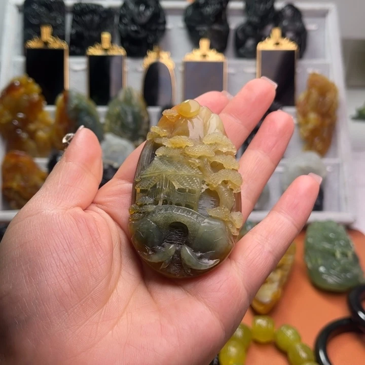 蛇纹石玉颈饰未镶嵌