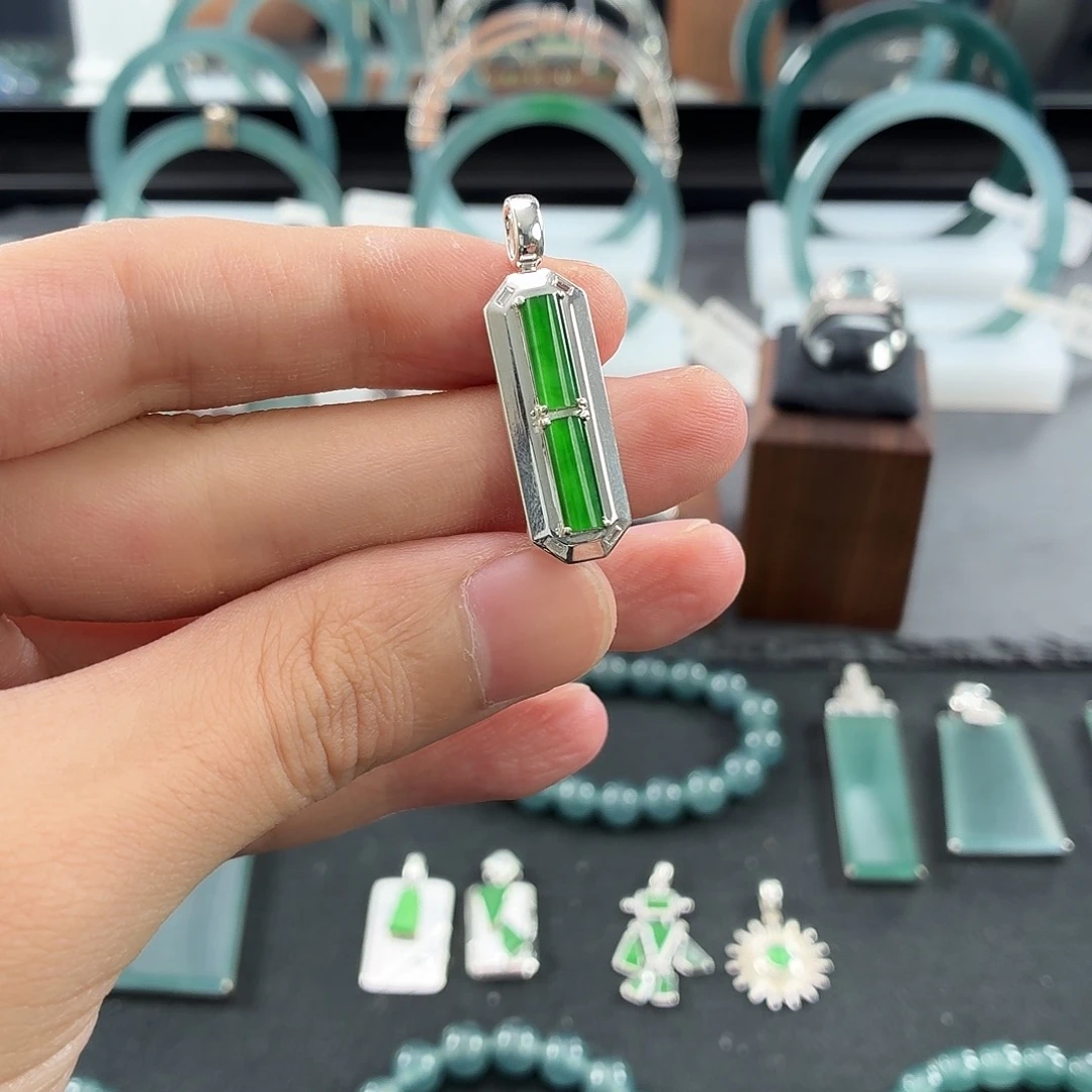 翡翠未镶嵌手镯项链