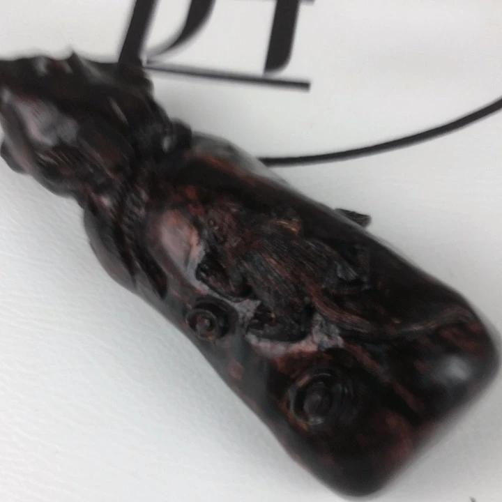 降真香把件海南红降雕刻钱袋