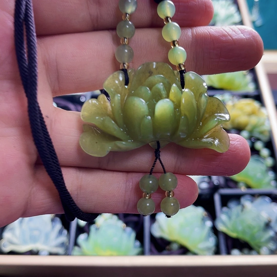 蛇纹石玉未镶嵌颈饰