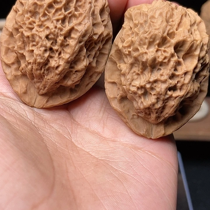 文玩核桃吊坠锁妖塔