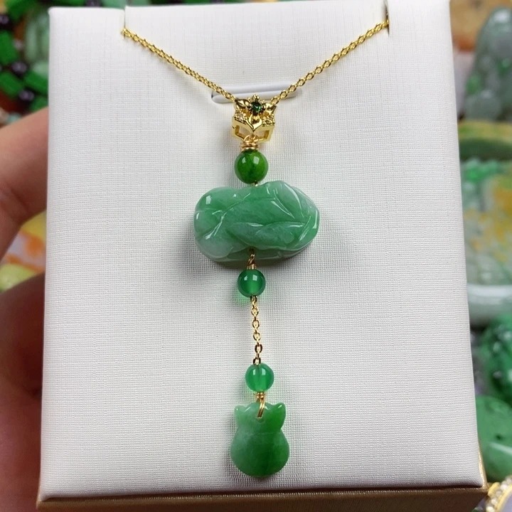 翡翠未镶嵌吊坠(赠链)