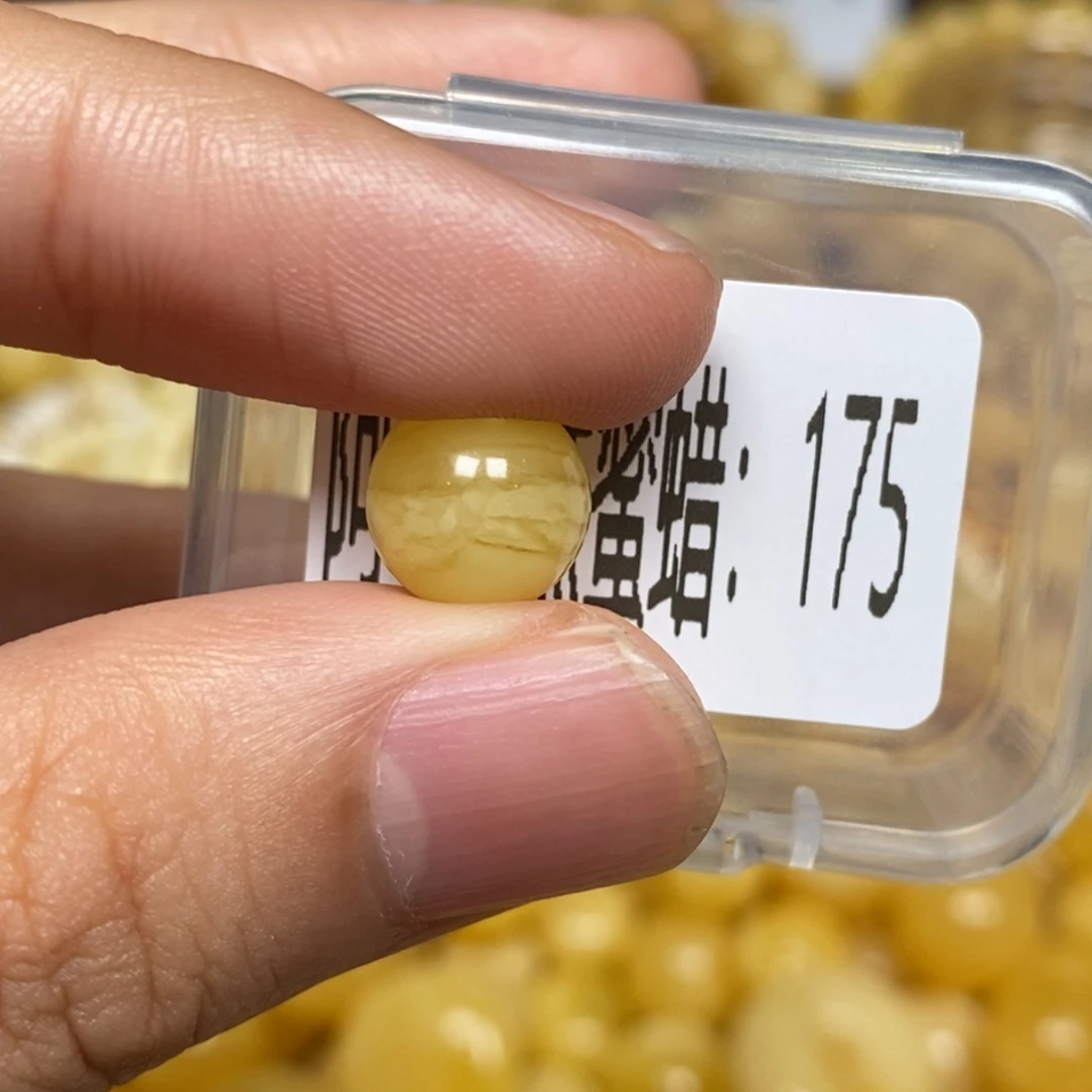 蜜蜡未镶嵌珠宝奇石175