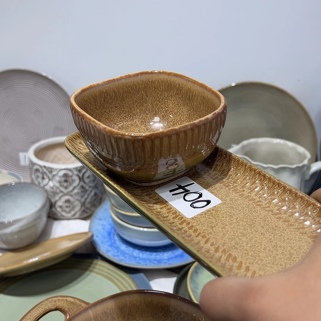 当代四个碗一个盘，。