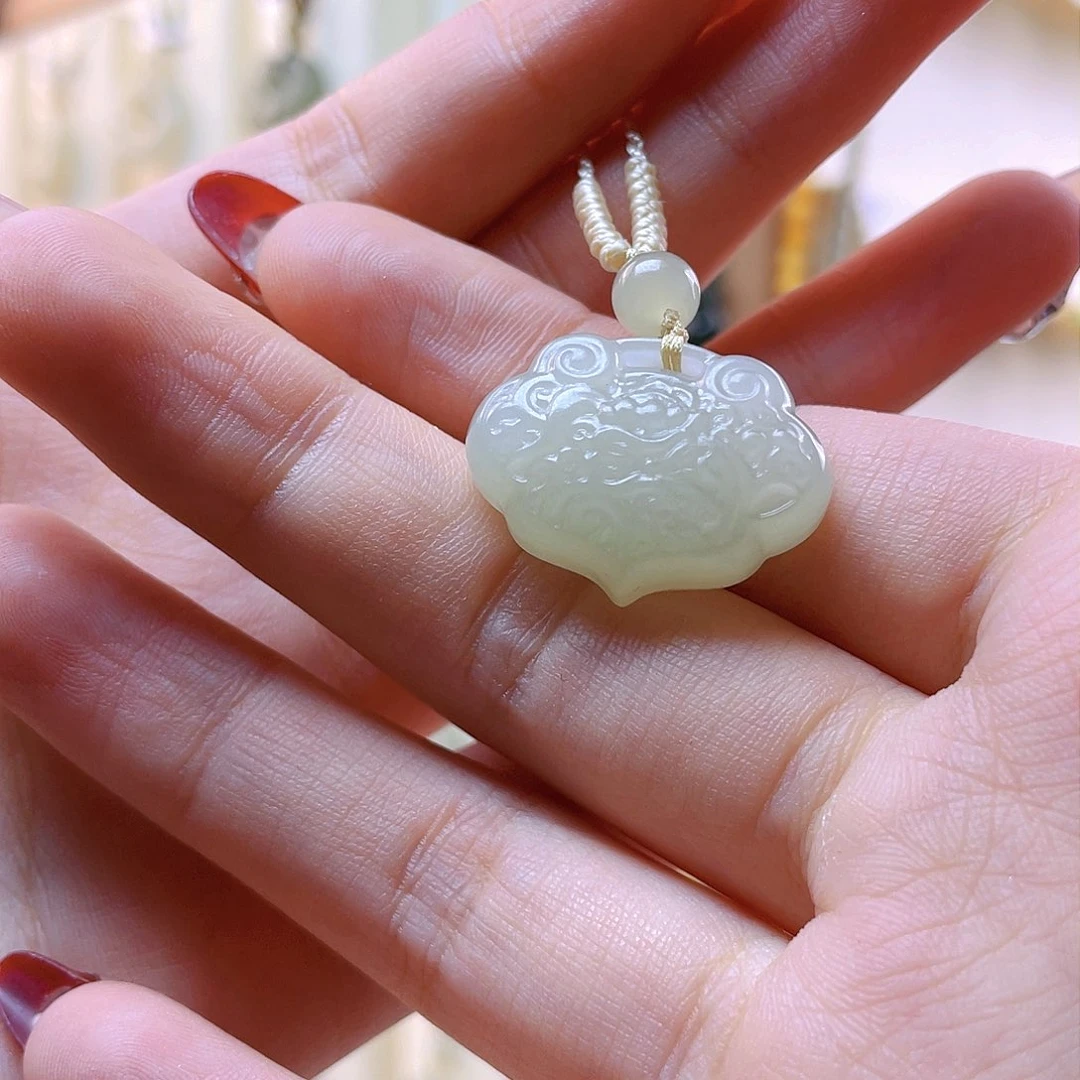 和田玉吊坠(赠链)未镶嵌?