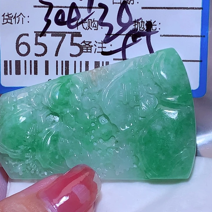青***）翡翠未镶嵌颈饰ggf