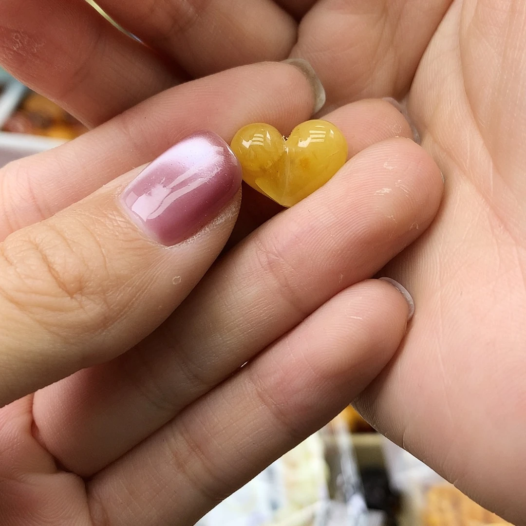 未镶嵌琥珀珠宝奇石
