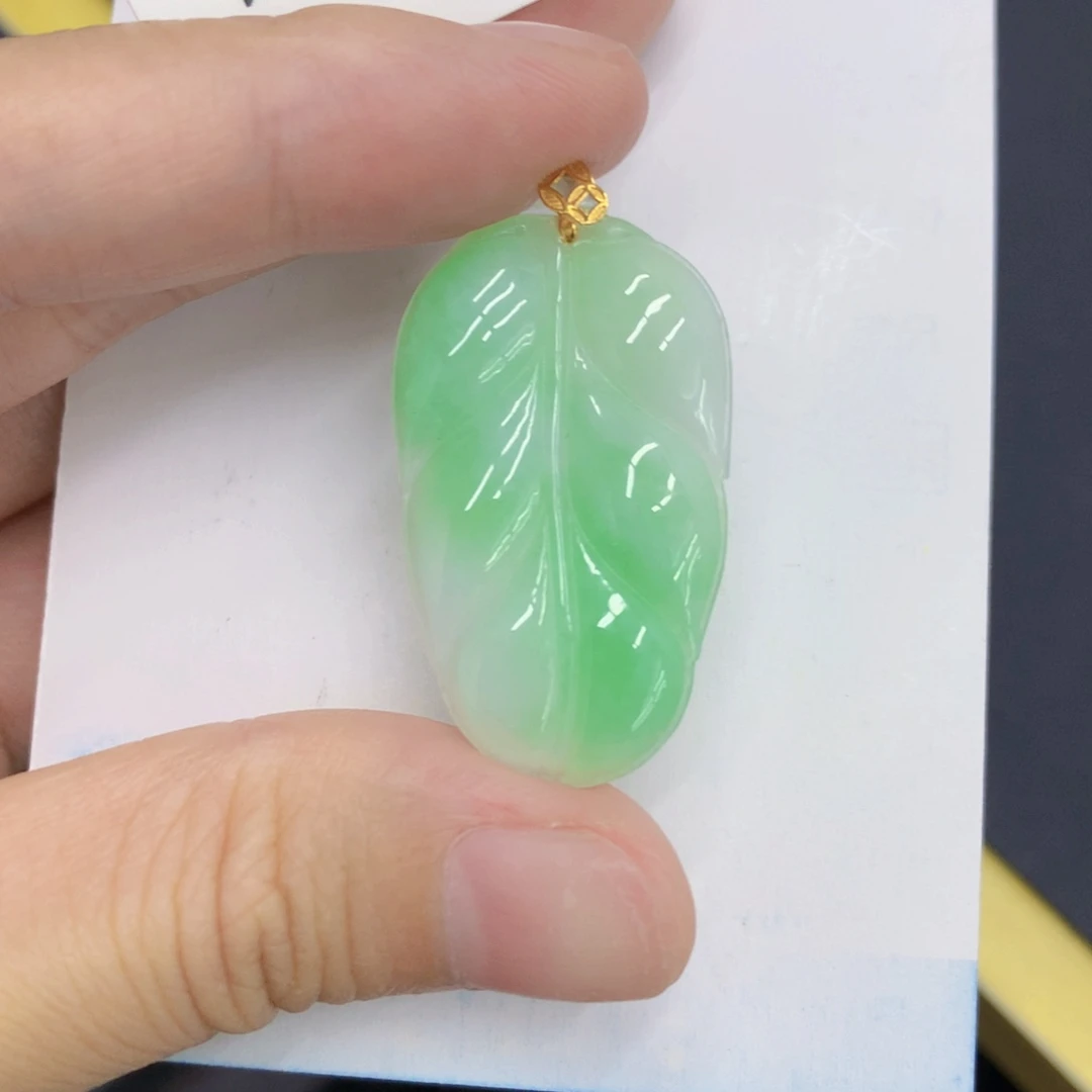 翡翠18K金镶嵌颈饰翡翠