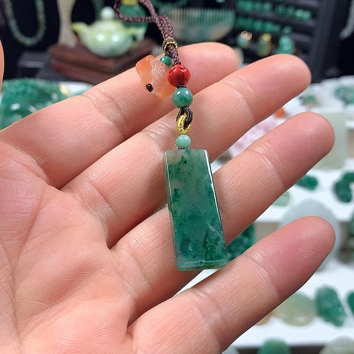 未镶嵌独山玉颈饰