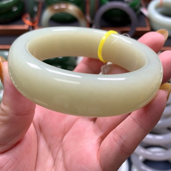 【闪购商品】未镶嵌手镯和田玉