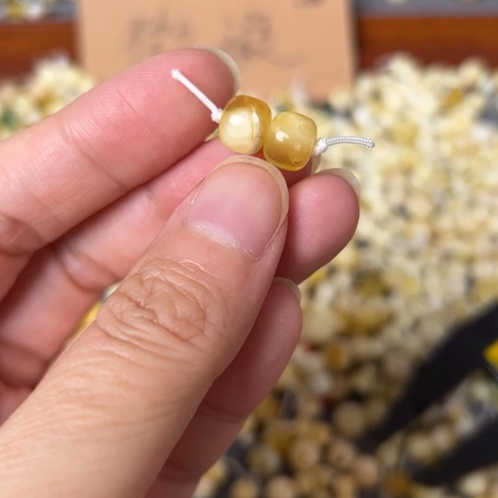 蜜蜡未镶嵌裸石7.9mm一对