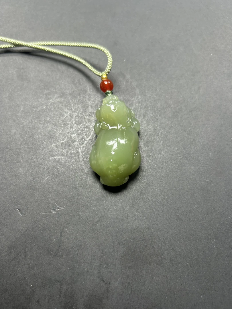 和田玉男女款精雕貔貅配绳饰品