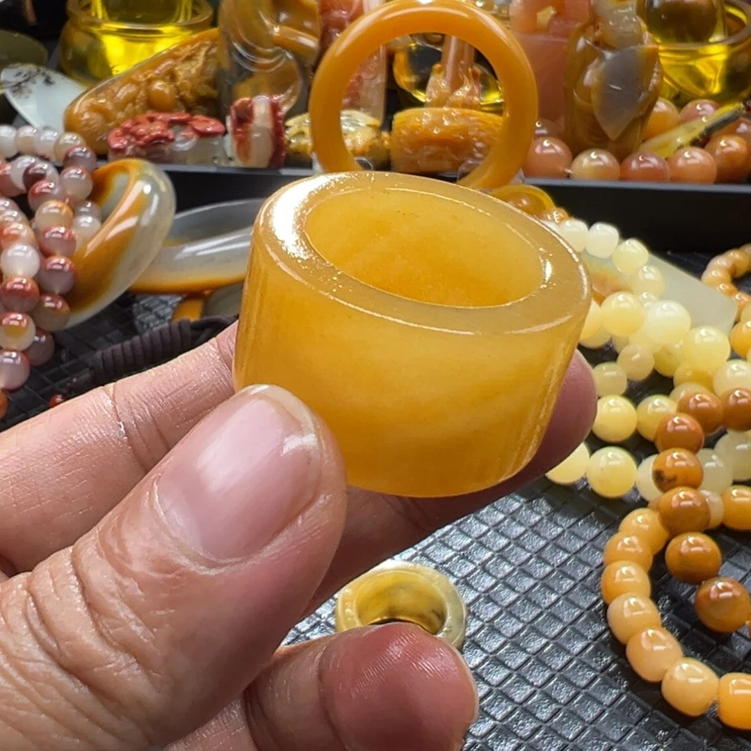 石英质玉未镶嵌颈饰