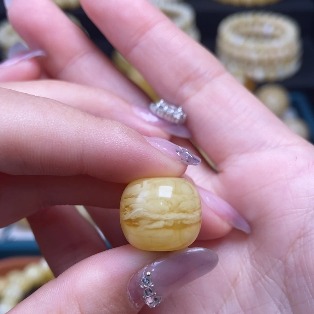 蜜蜡未镶嵌珠宝奇石15.3*12.8mm