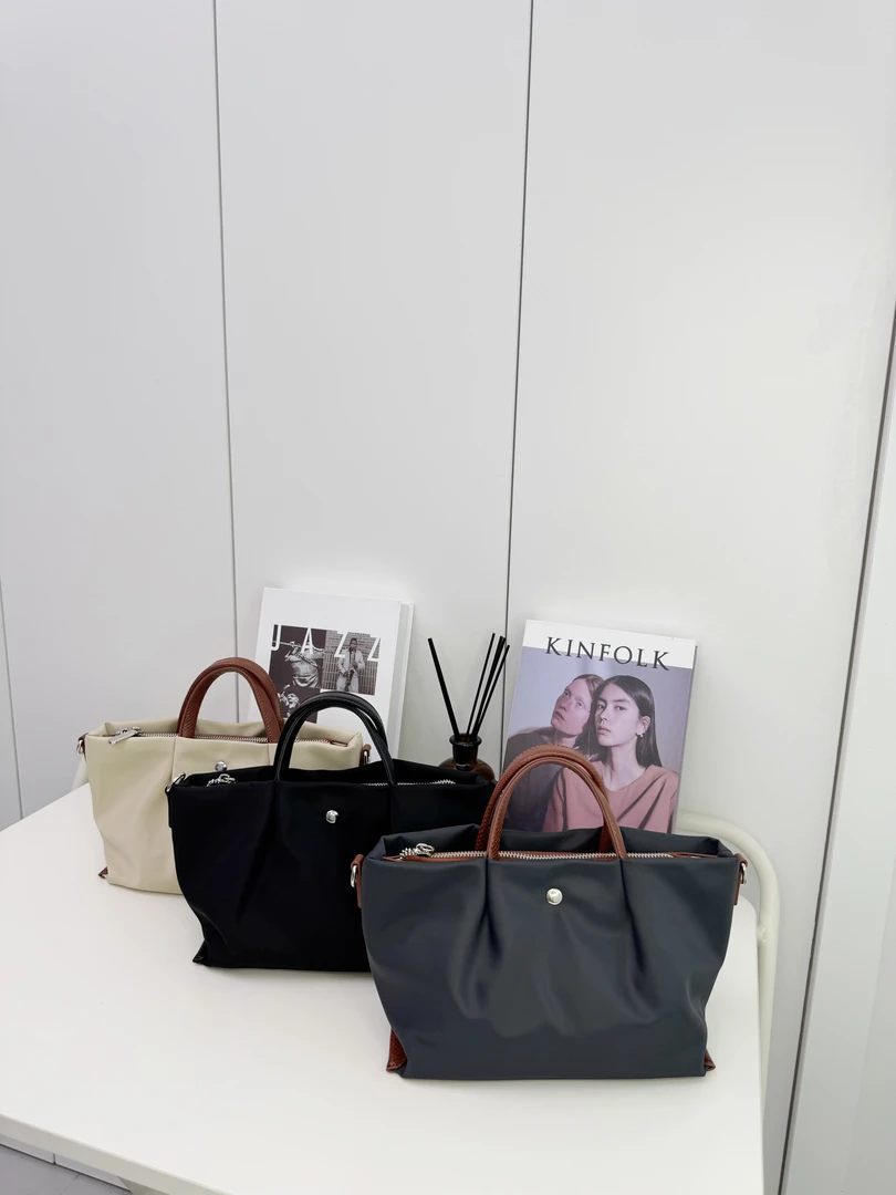 Tz.【定制日式离家出走包小号】尼龙褶皱设计轻便通勤手提包妈咪包