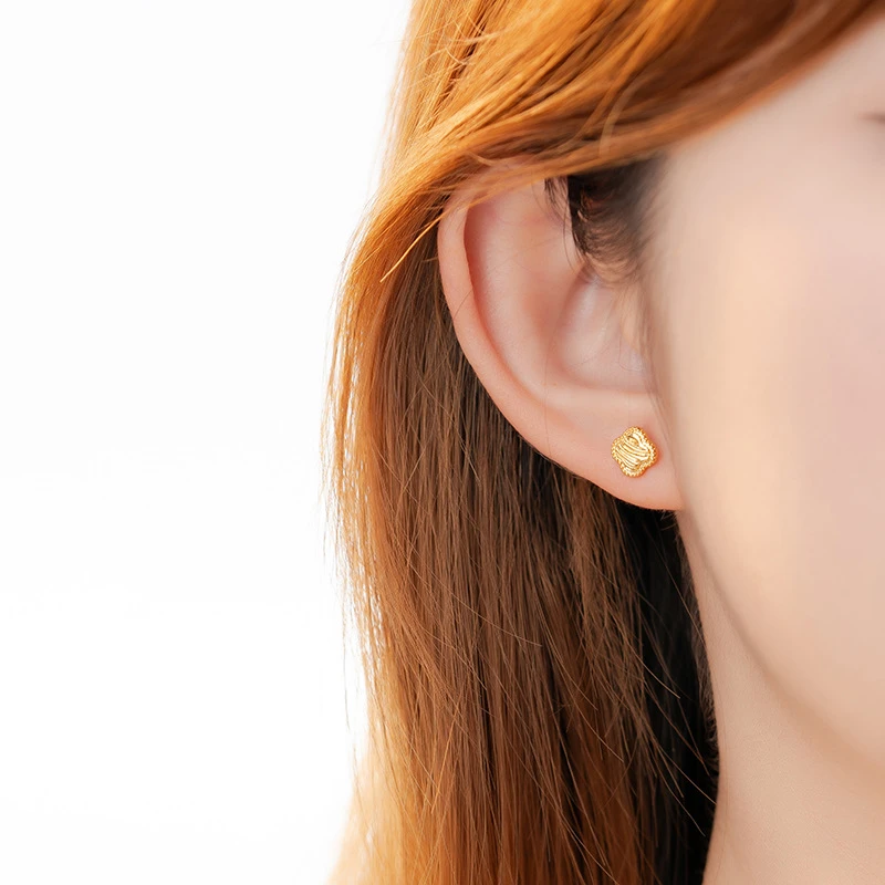 钛钢耳饰 古法切刻面方形耳钉 10589