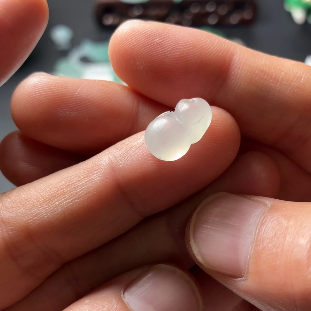 定制翡翠未镶嵌兔子