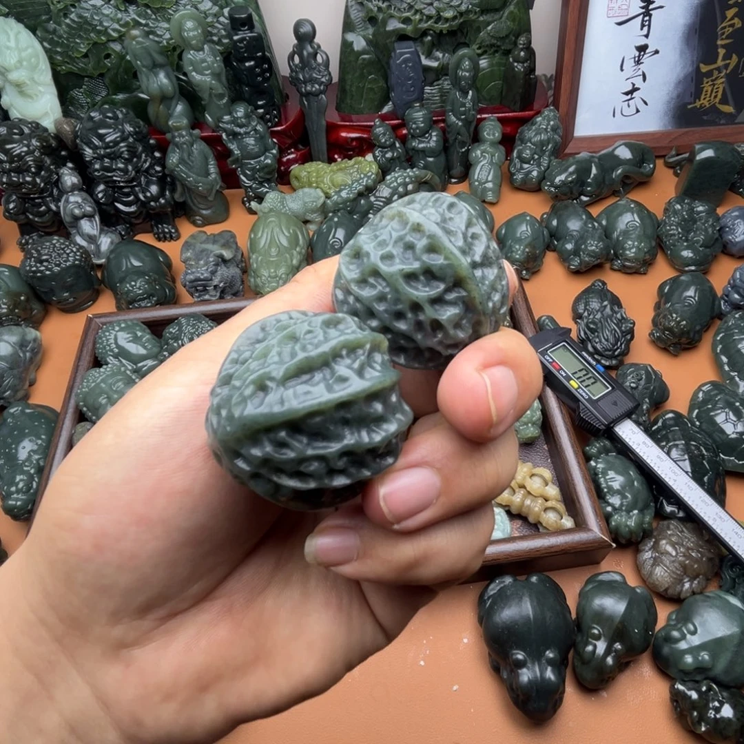 粤***哥和田玉未镶嵌把件