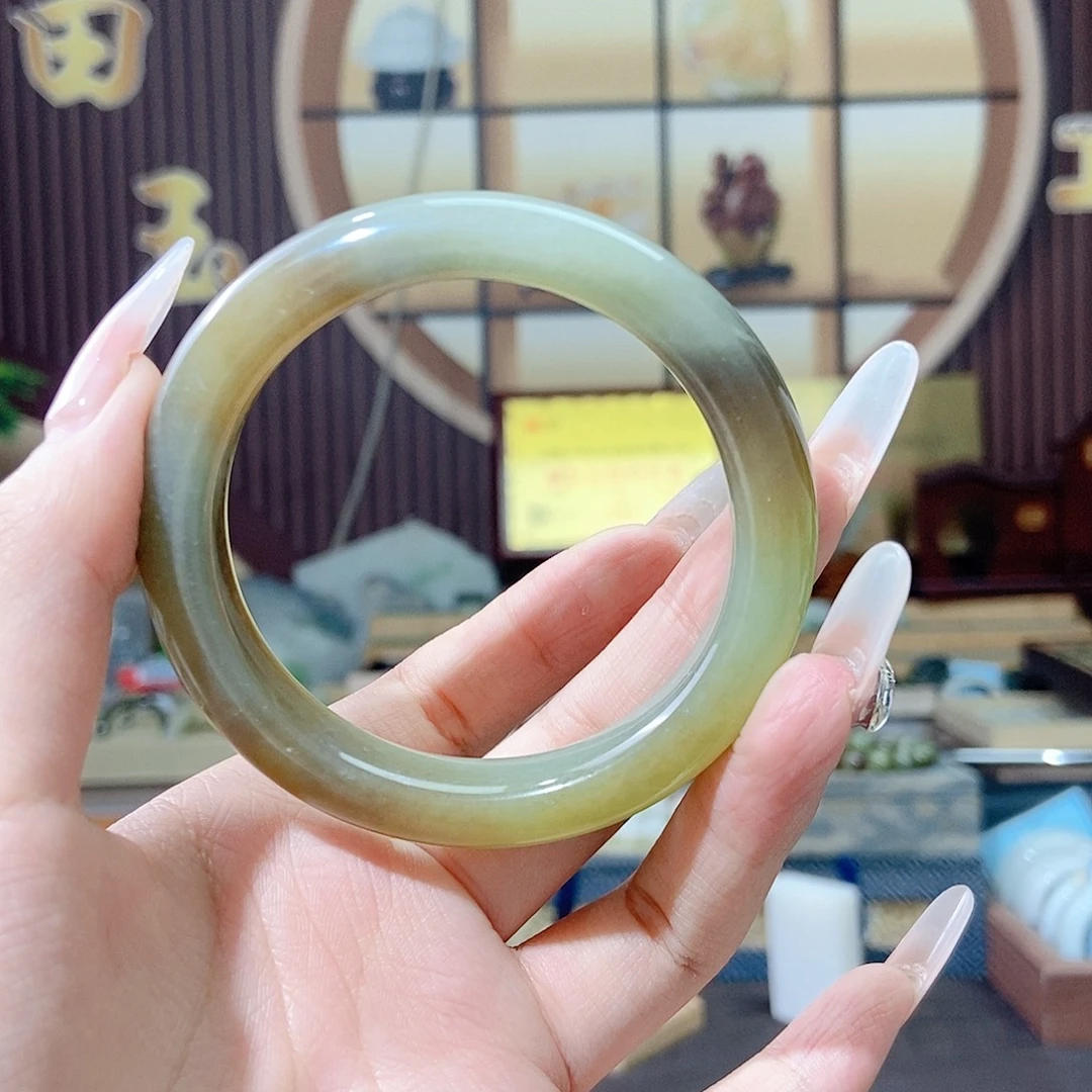 和田玉未镶嵌手镯