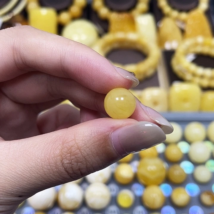 琥珀未镶嵌裸石10.1mm瑕 449