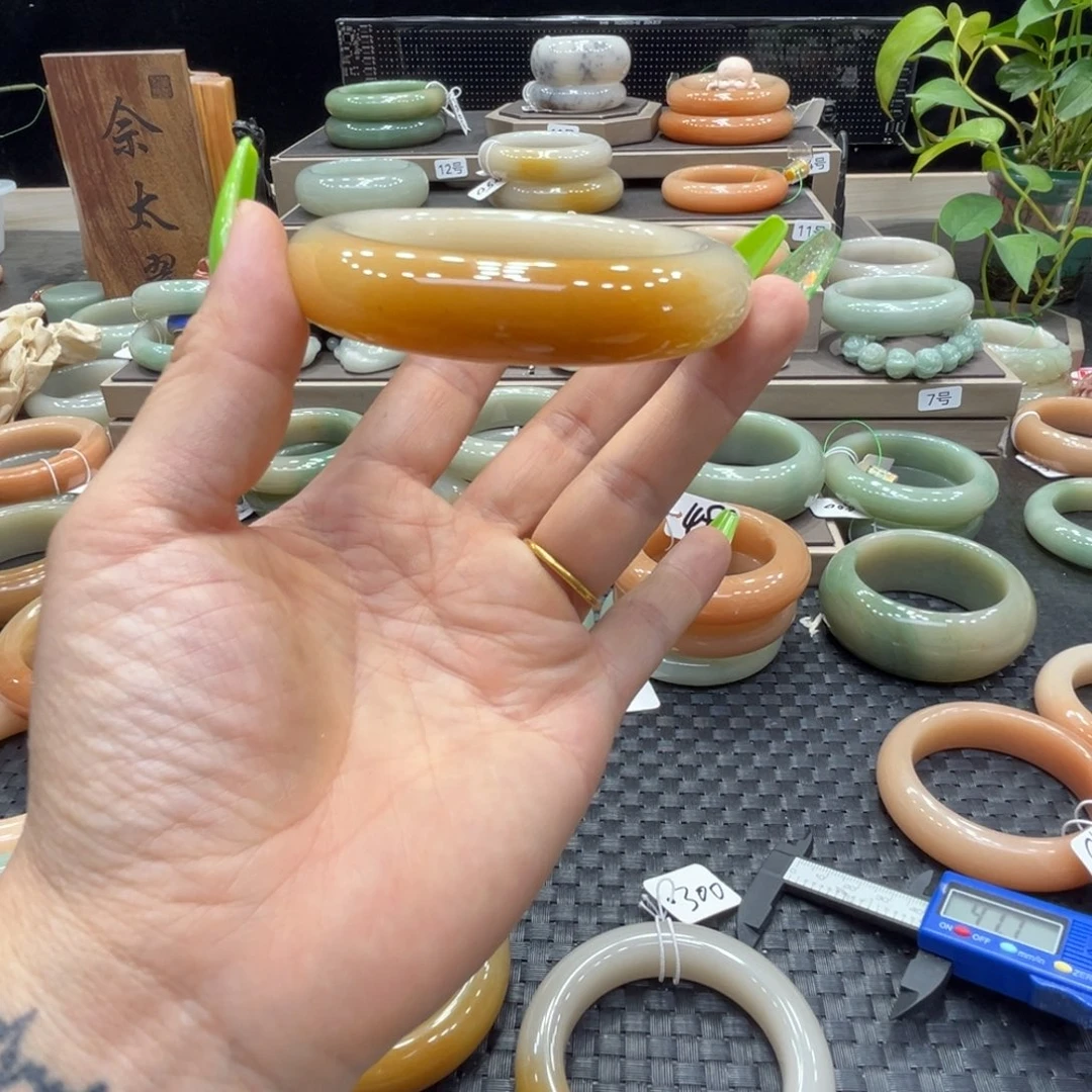 心****石英质玉手镯未镶嵌