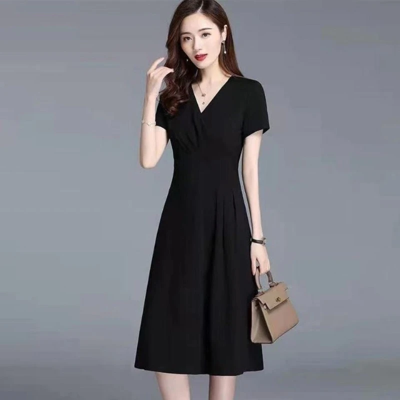 高级质感赫本风短袖连衣裙女夏V领气质修身收腰显瘦职场通勤裙子