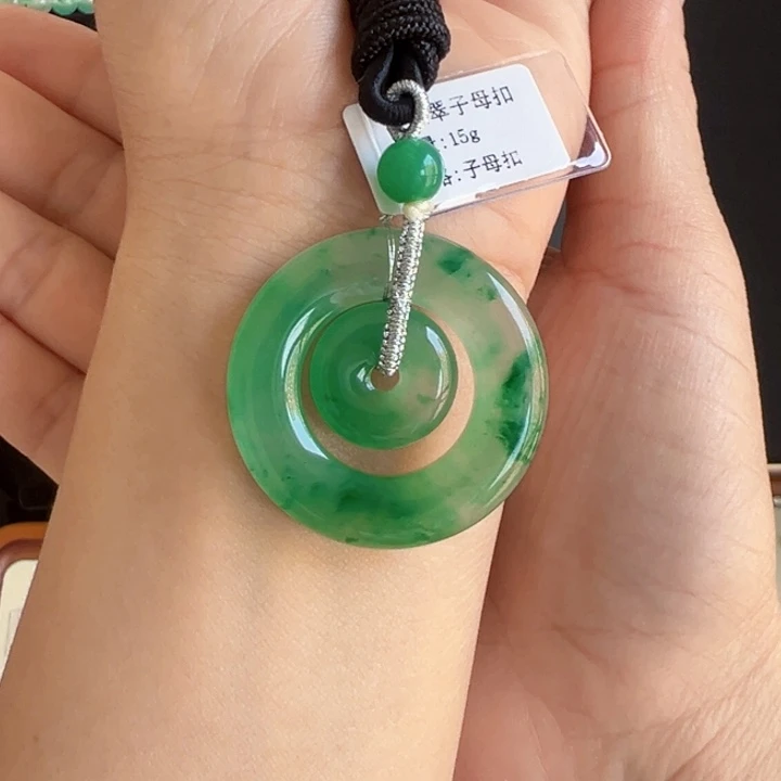 颈饰未镶嵌石英质玉