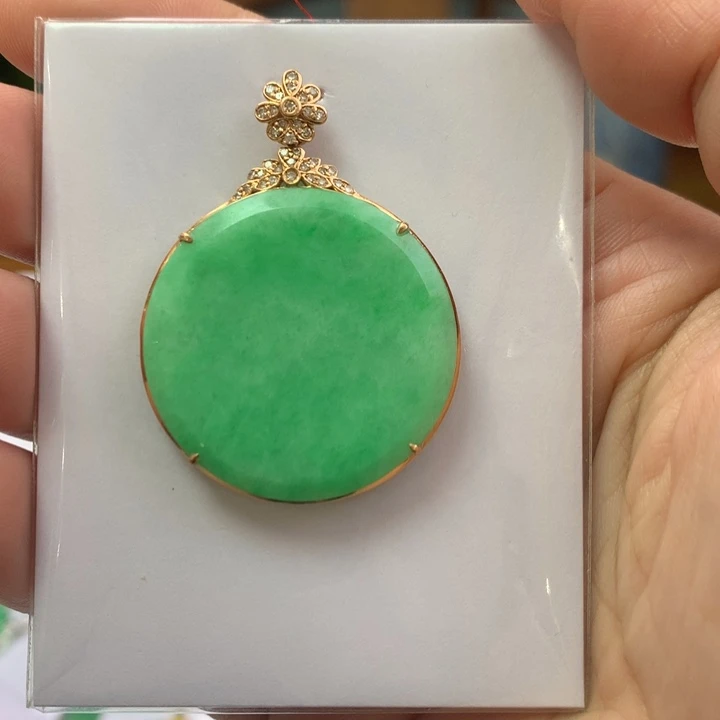 翡翠颈饰18K金镶嵌翡翠吊坠