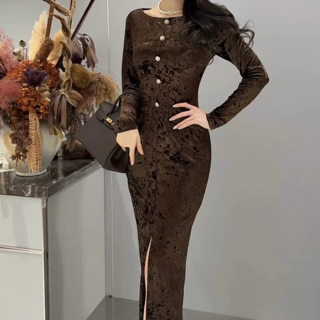 秋秋精选冬季新款时尚一字领显身材内搭丝绒连衣裙21035