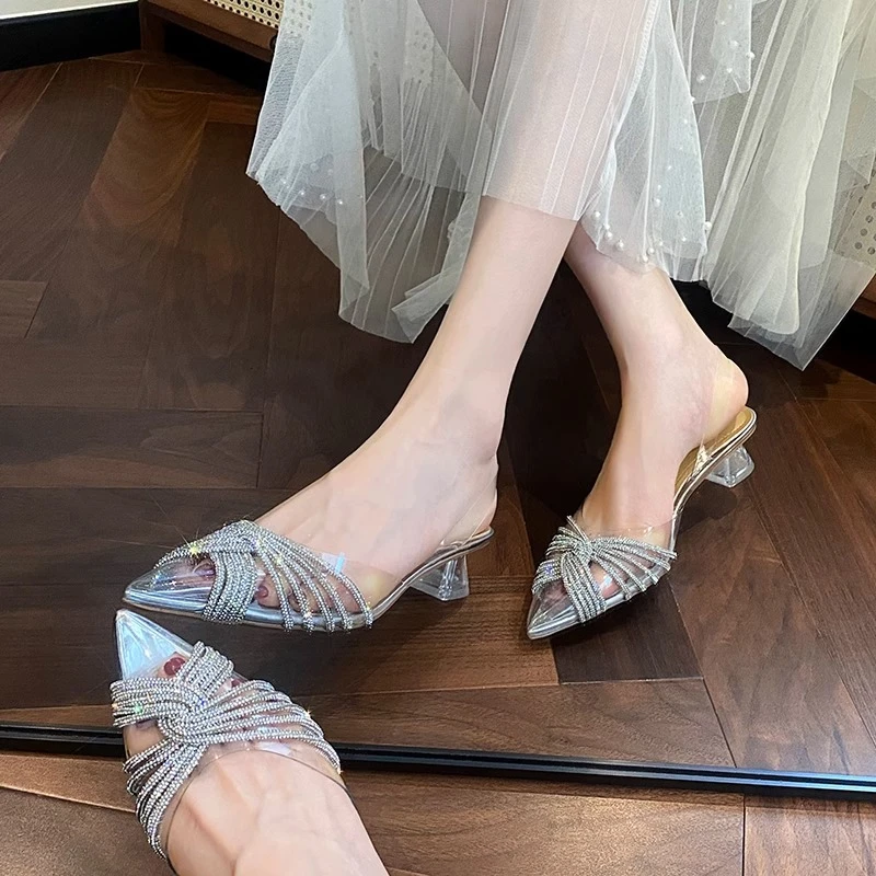 透明水钻凉鞋2024夏季新款尖头水晶跟高跟鞋后空4CM仙女风宴会鞋